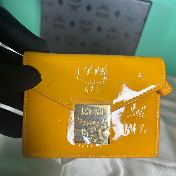 McM Wallet with Dust Bag, Box and Recipe - Picture 2 of 16